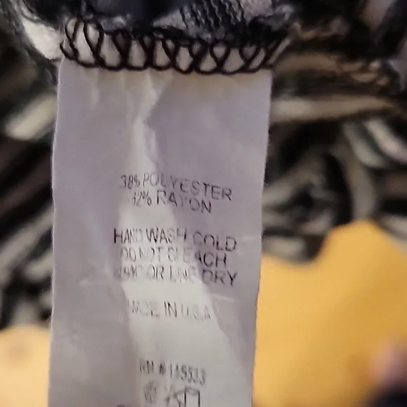 W5 black and white zipper back top - Picture 5 of 5